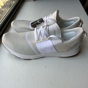 New balance Nergize women’s size 11. New with tags. Never been worn.
